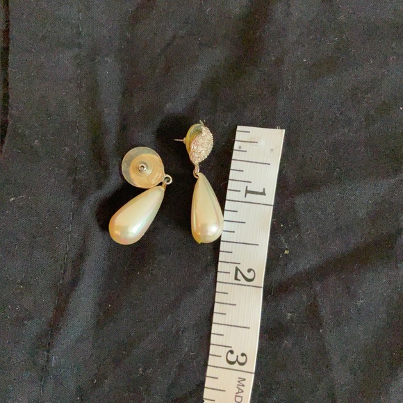 Elegant Pearl and Crystal Drop Earrings - Picture 3 of 3